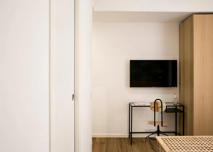 Four Elements روما